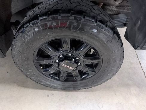 Used 2024 GMC Sierra 2500 AT4 w/ Technology Package AWD/4WD image 11