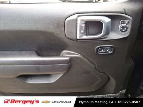 Used 2024 Jeep Wrangler Unlimited Rubicon image 15