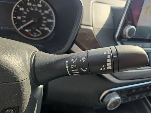 Used 2025 Nissan Altima 2.5 SV FWD image 36