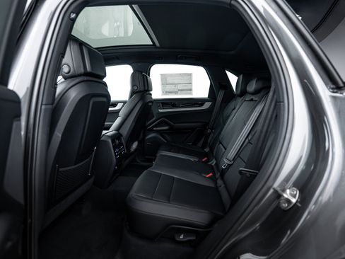 New 2026 Porsche Cayenne image 22