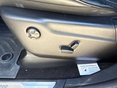 Used 2015 Jeep Grand Cherokee Overland AWD/4WD image 13