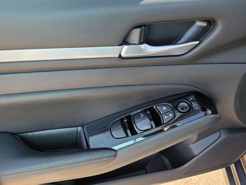 Used 2023 Nissan Altima 2.5 SV image 9