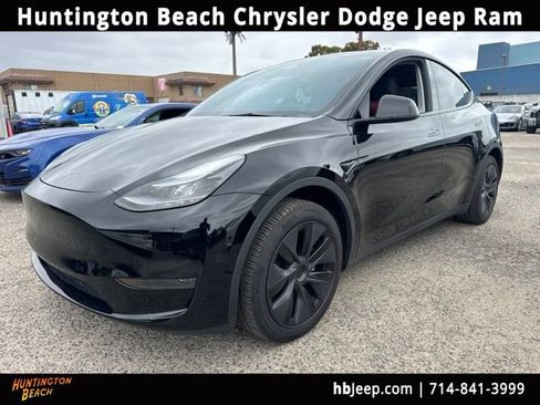 Used 2025 Tesla Model Y Long Range RWD image 1