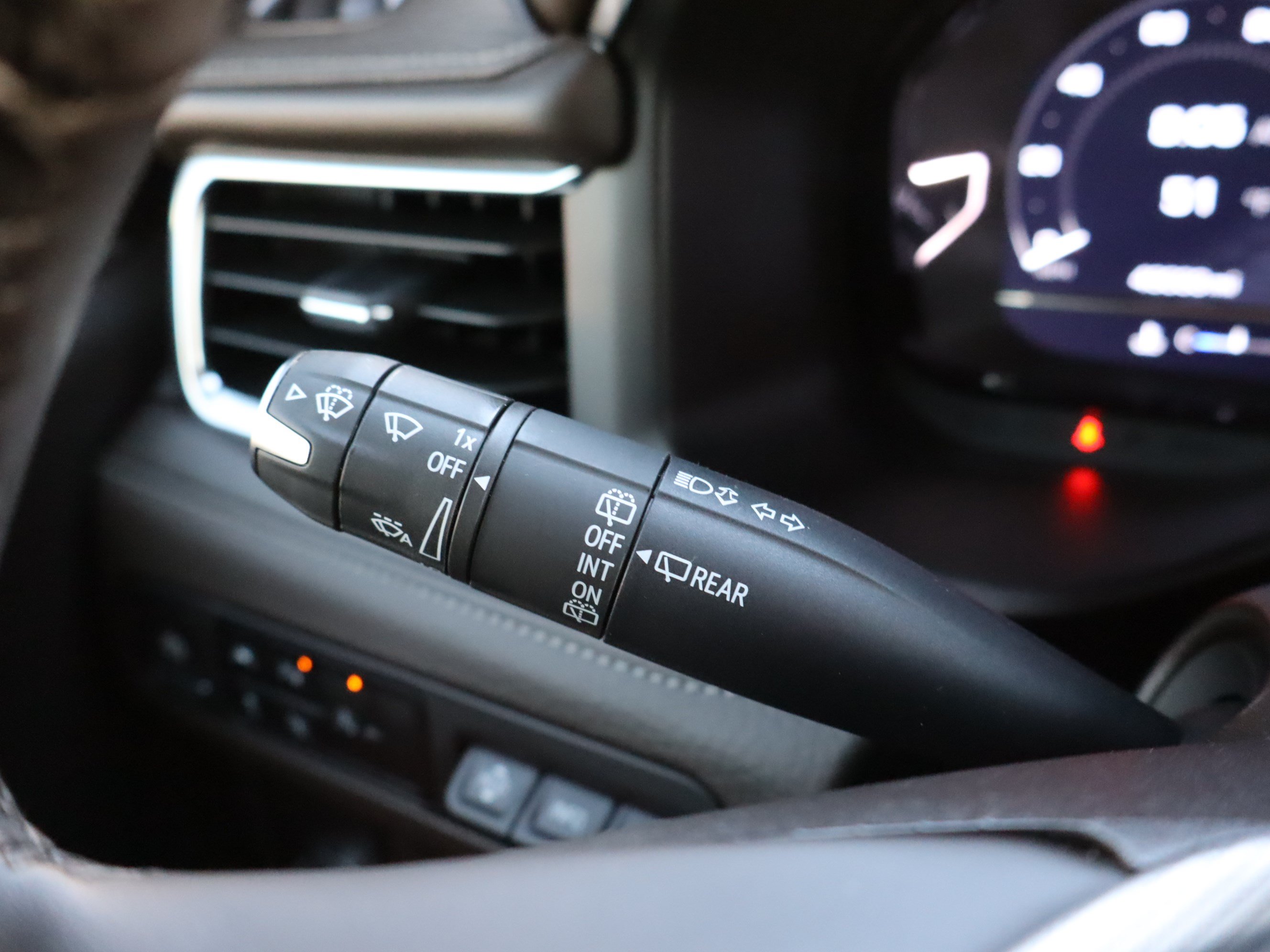 Used 2024 GMC Yukon Denali RWD image 23