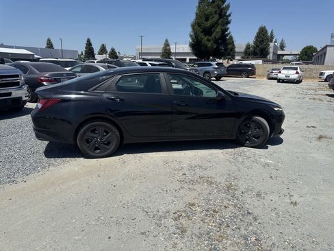 Used 2023 Hyundai Elantra SEL FWD image 4