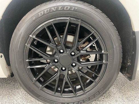 Used 2018 Toyota Avalon XLE Plus image 26