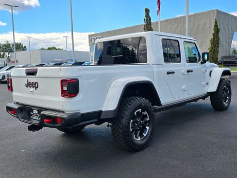 Used 2024 Jeep Gladiator Rubicon AWD/4WD image 8