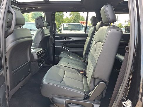Used 2024 Jeep Wagoneer Series II w/ Convenience Group I AWD/4WD image 26