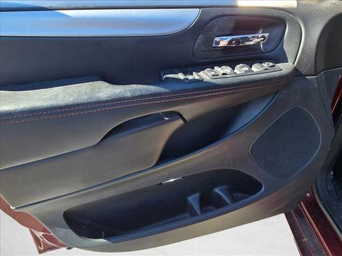 Used 2018 Dodge Grand Caravan GT image 9