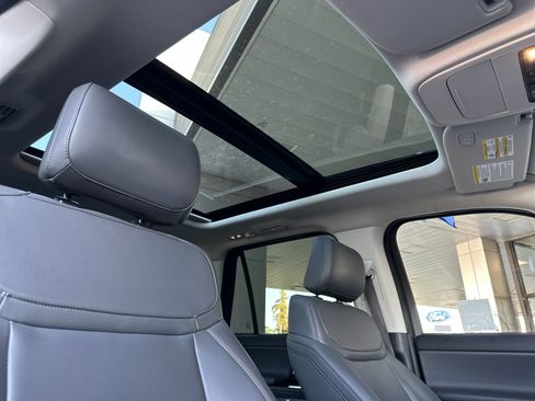 Certified 2025 Ford Expedition Active image 18