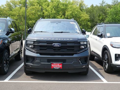 Used 2025 Ford Expedition Active AWD/4WD image 2