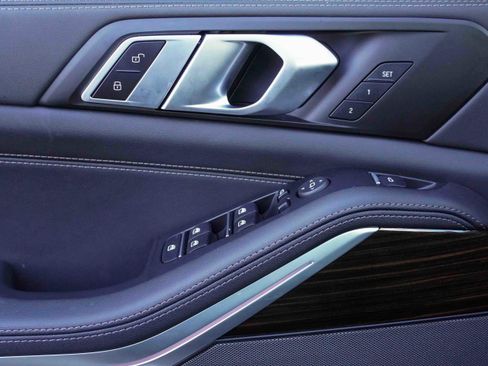 Certified 2025 BMW X5 xDrive50e w/ Premium Package image 16