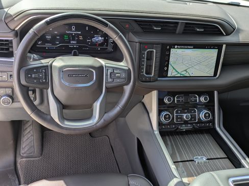 Used 2023 GMC Yukon XL Denali w/ Advanced Technology Package AWD/4WD image 18