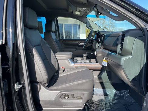 Used 2025 GMC Sierra 1500 SLT w/ SLT Premium Plus Package image 28