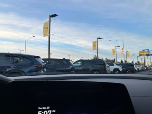 Used 2025 Hyundai Elantra SEL image 18