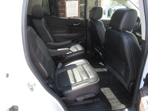 Used 2022 GMC Acadia Denali w/ Denali Ultimate Package AWD/4WD image 10