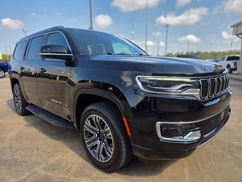 Used 2024 Jeep Wagoneer Series II w/ Flexible Seating Group RWD image 3