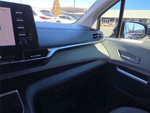 Used 2021 Toyota Sienna LE image 24
