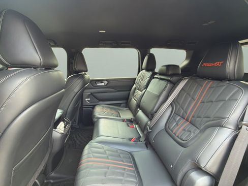 Used 2025 Nissan Armada PRO-4X AWD/4WD image 8