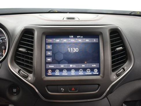 Used 2019 Jeep Cherokee Trailhawk AWD/4WD image 12