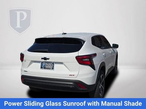 New 2026 Chevrolet Trax RS w/ Sunroof Package FWD image 8