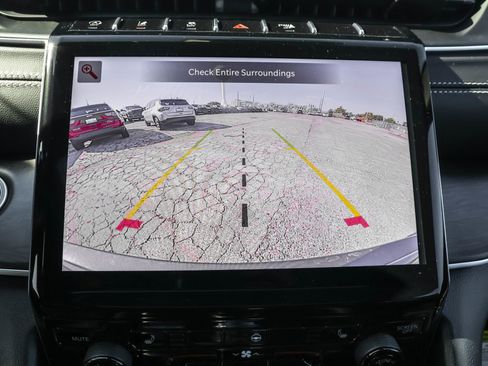 New 2025 Jeep Grand Cherokee Limited w/ Luxury Tech Group II image 19