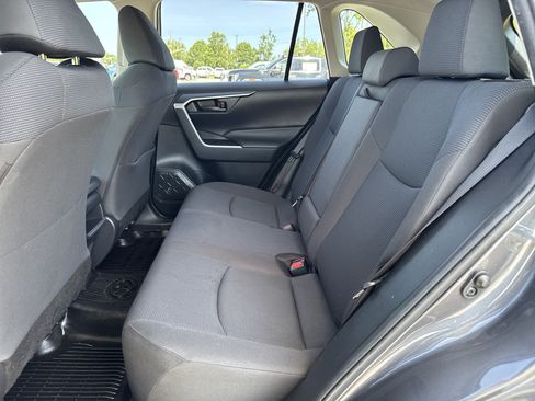Used 2019 Toyota RAV4 LE FWD image 26