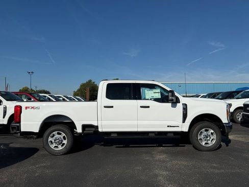 New 2026 Ford F350 XLT w/ FX4 Off-Road Package AWD/4WD image 8