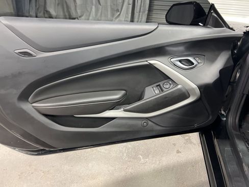 Used 2020 Chevrolet Camaro LT image 17