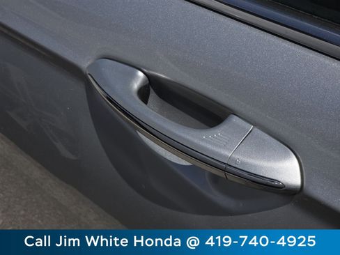 Used 2017 Ford Fusion Energi Titanium FWD image 14