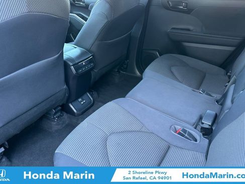 Used 2023 Toyota Highlander L image 16