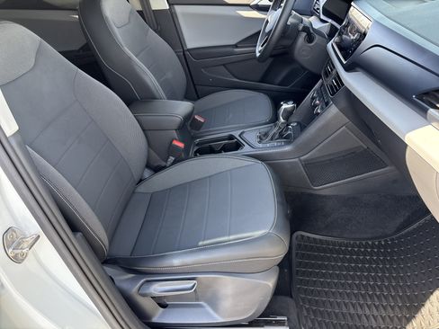 Used 2022 Volkswagen Taos SE FWD image 9