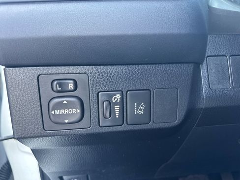 Used 2018 Toyota RAV4 LE FWD image 12