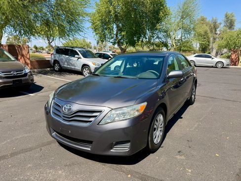 Used 2011 Toyota Camry LE FWD image 1