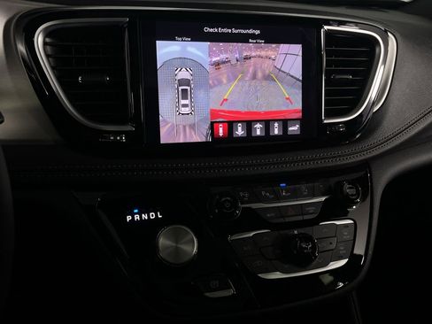 Certified 2025 Chrysler Pacifica Pinnacle image 17