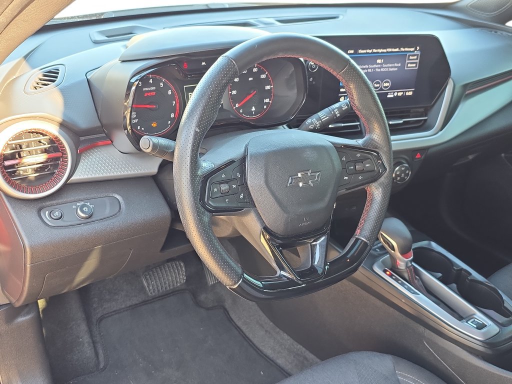 Used 2025 Chevrolet Trax RS w/ Driver Confidence Package FWD image 14