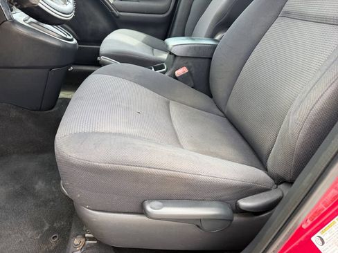 Used 2005 Pontiac Vibe w/ Power Group Value Package FWD image 11