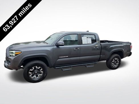 Used 2022 Toyota Tacoma TRD Off-Road w/ Technology Package AWD/4WD image 2