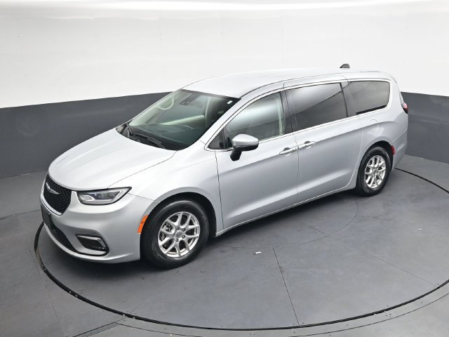 Used 2023 Chrysler Pacifica Touring-L FWD image 28
