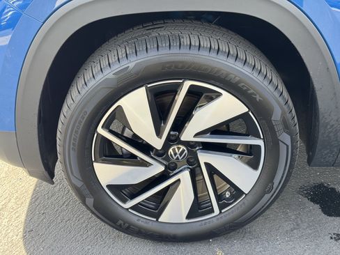 Certified 2025 Volkswagen Atlas SE image 12