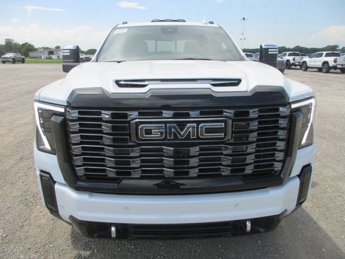 New 2026 GMC Sierra 3500 Denali Ultimate AWD/4WD image 11
