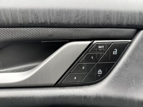 Used 2022 Porsche Taycan RWD image 16