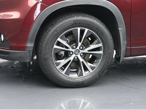 Used 2016 Toyota Highlander XLE AWD/4WD image 12
