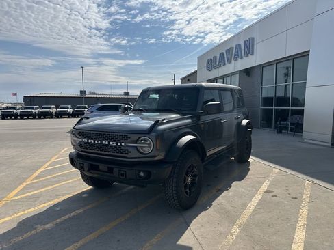 New 2026 Ford Bronco Badlands image 3