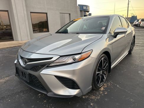 Used 2019 Toyota Camry XSE image 1