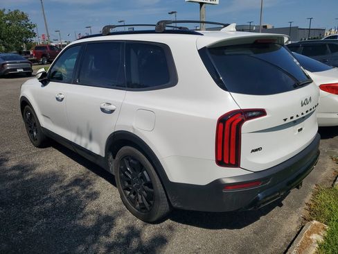 Used 2022 Kia Telluride SX w/ SX Prestige Package AWD/4WD image 3