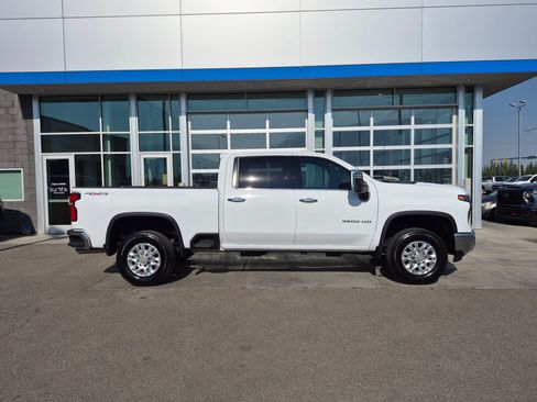 Used 2025 Chevrolet Silverado 3500 LTZ AWD/4WD image 2