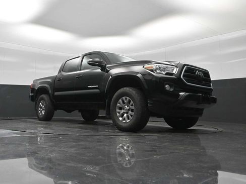 Used 2019 Toyota Tacoma SR5 AWD/4WD image 18