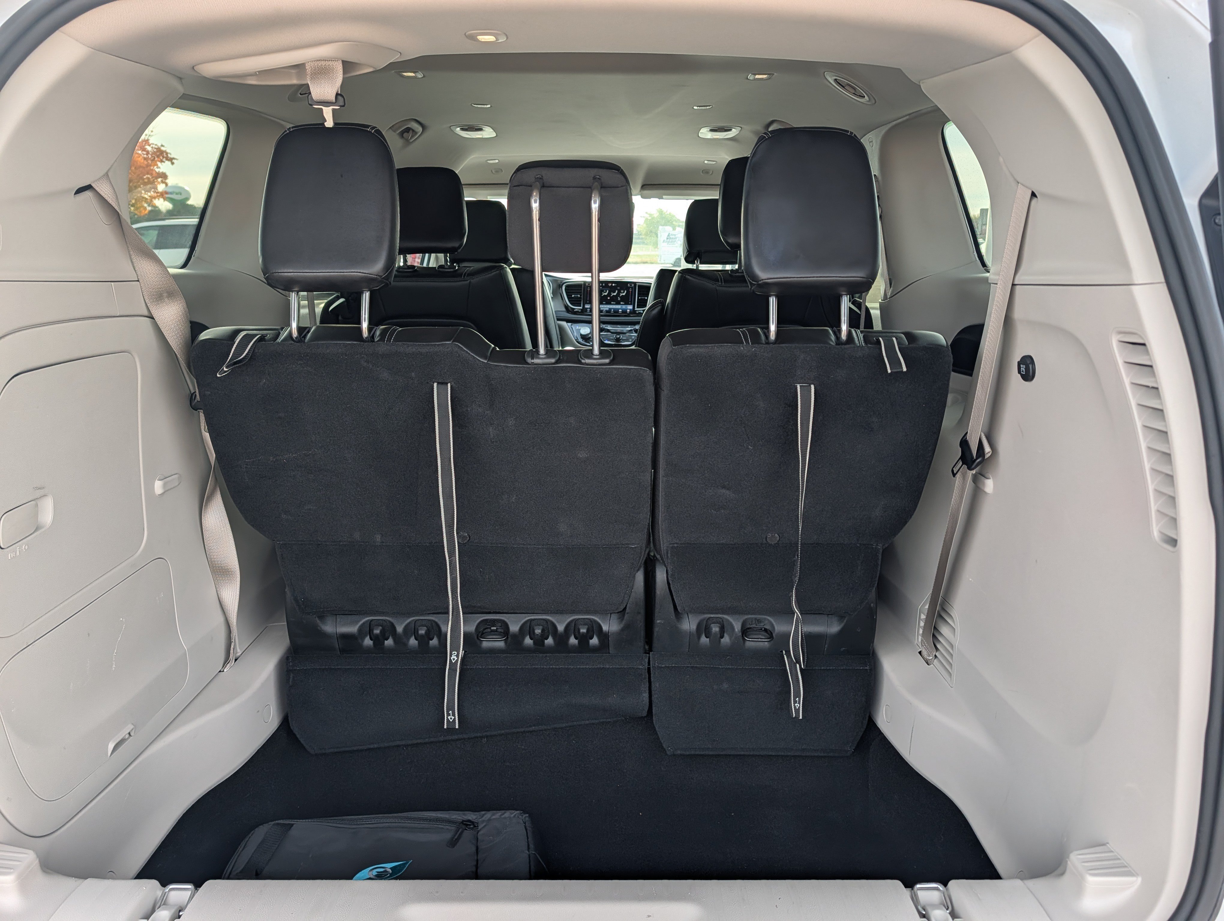 Used 2023 Chrysler Pacifica Touring-L FWD image 18