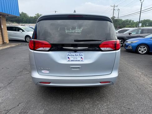 Used 2023 Chrysler Voyager LX FWD image 6
